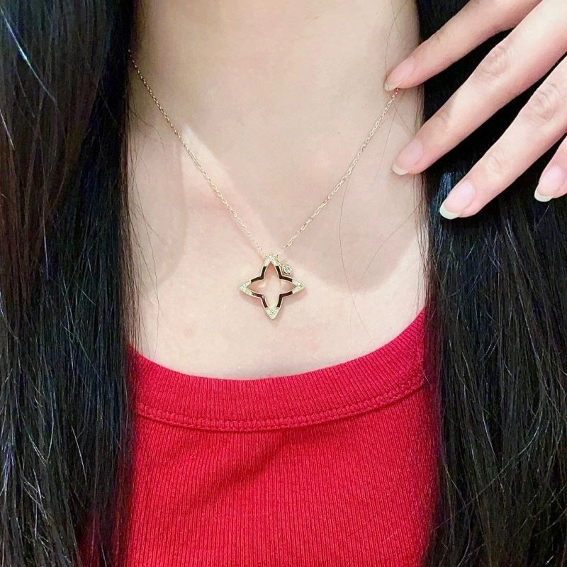 Louis Vuitton Necklaces Durable 248520