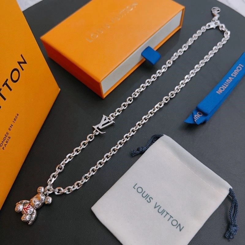 Lightweight Louis Vuitton Necklaces 248524
