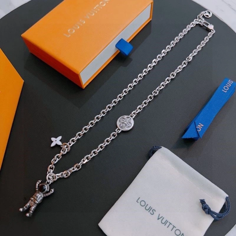 Classic Louis Vuitton Necklaces 248537