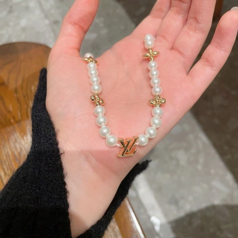 Louis Vuitton Necklaces Premium 248544