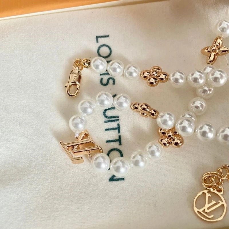 Louis Vuitton Necklaces Premium 248544