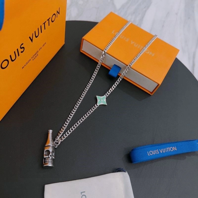 Louis Vuitton Necklaces FashionForward 248513