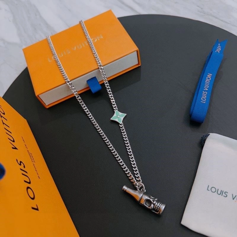Louis Vuitton Necklaces FashionForward 248513