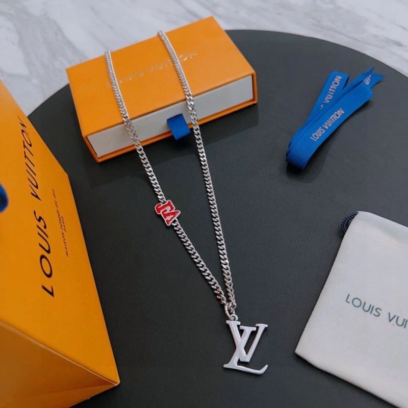 ModernLook Louis Vuitton Necklaces 248512