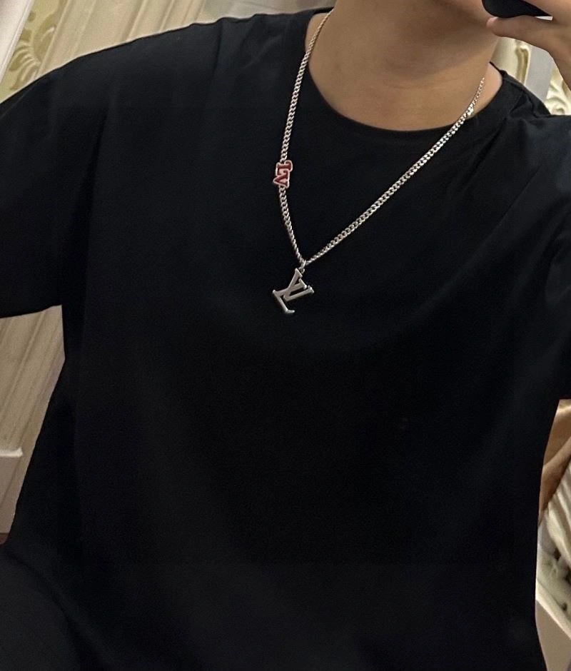 ModernLook Louis Vuitton Necklaces 248512