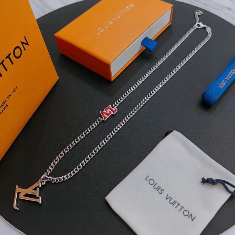 ModernLook Louis Vuitton Necklaces 248512