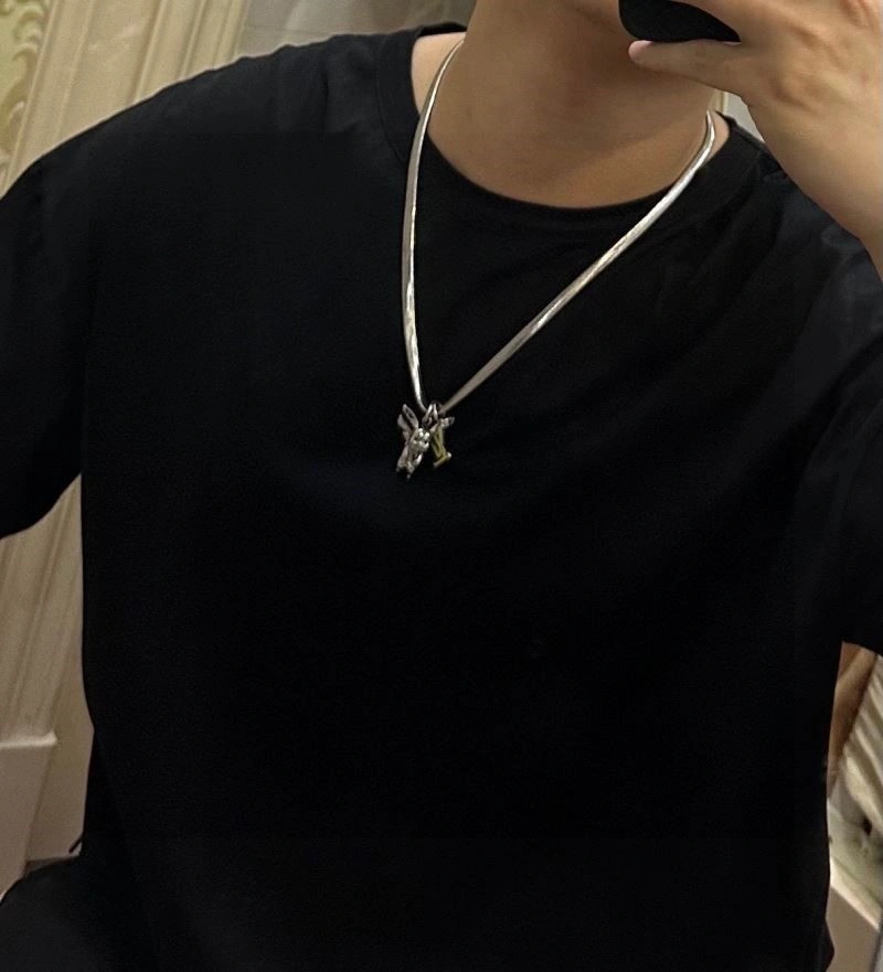 Louis Vuitton Necklaces Practical 248510