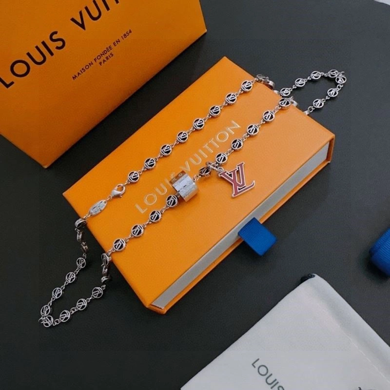 Minimalist Louis Vuitton Necklaces 248509
