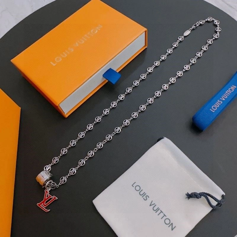 Minimalist Louis Vuitton Necklaces 248509