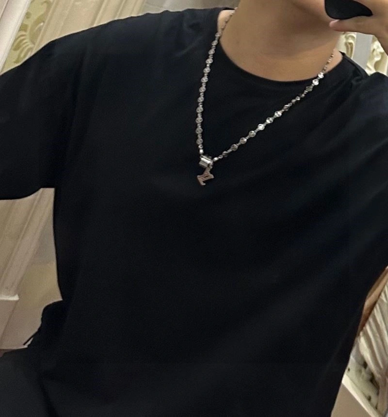Minimalist Louis Vuitton Necklaces 248509