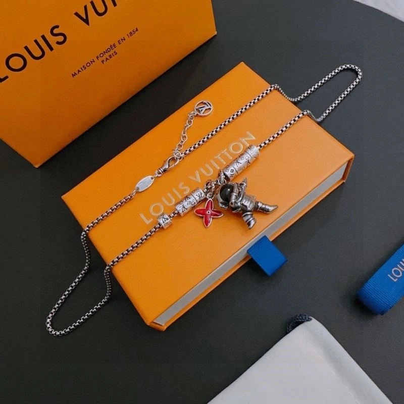 Vibrant Louis Vuitton Necklaces 248481
