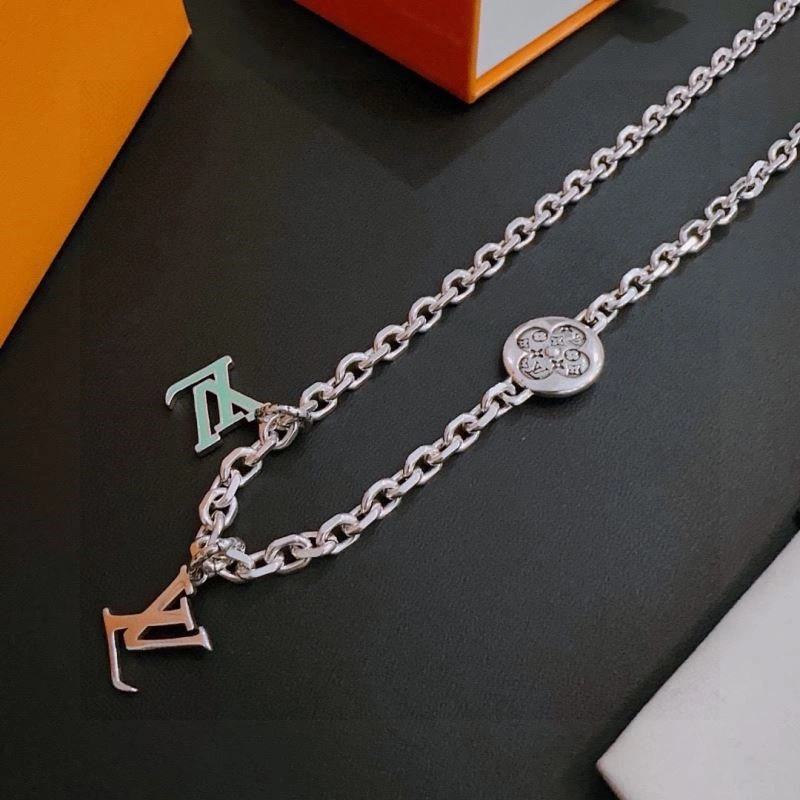 Chic Louis Vuitton Necklaces 248482