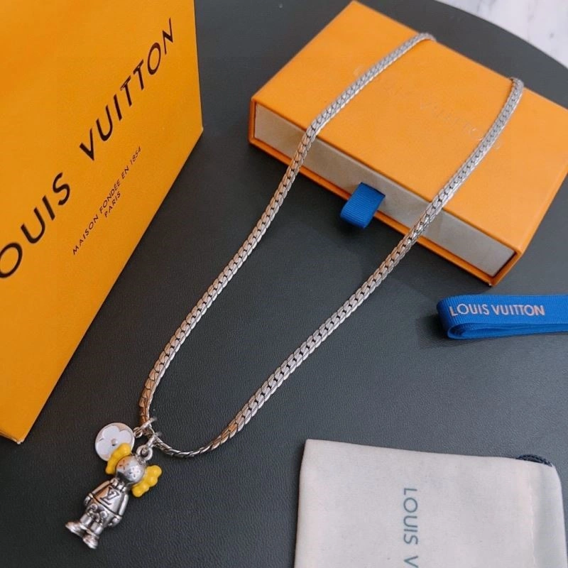 Louis Vuitton Necklaces EyeCatching 248491