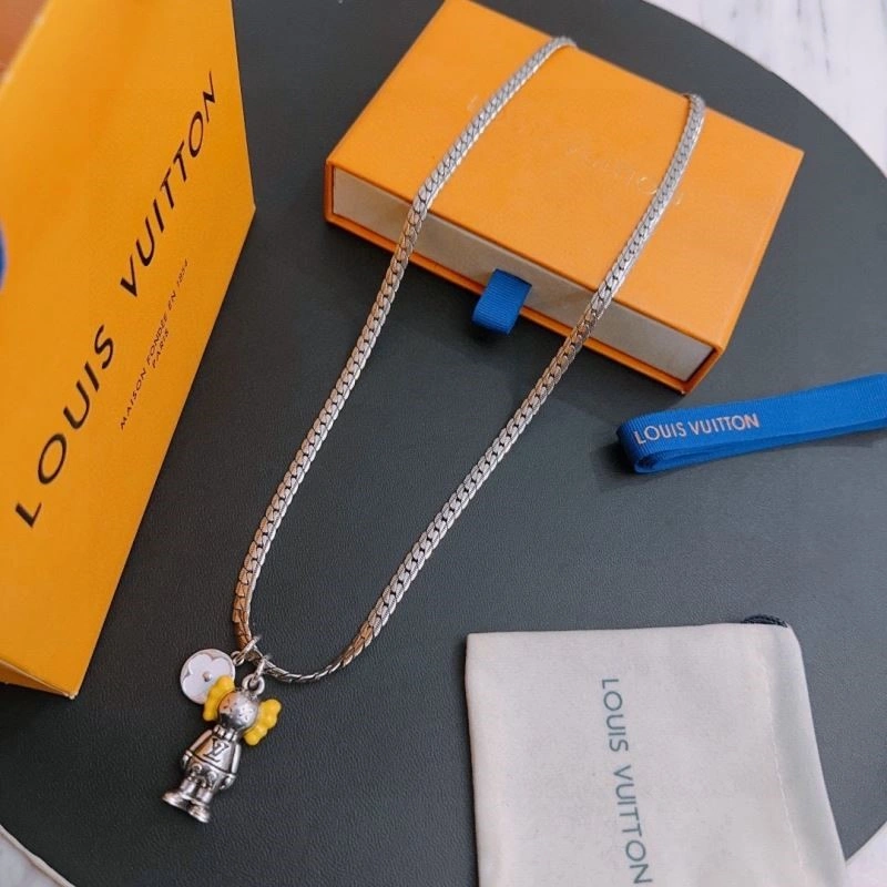 Louis Vuitton Necklaces EyeCatching 248491