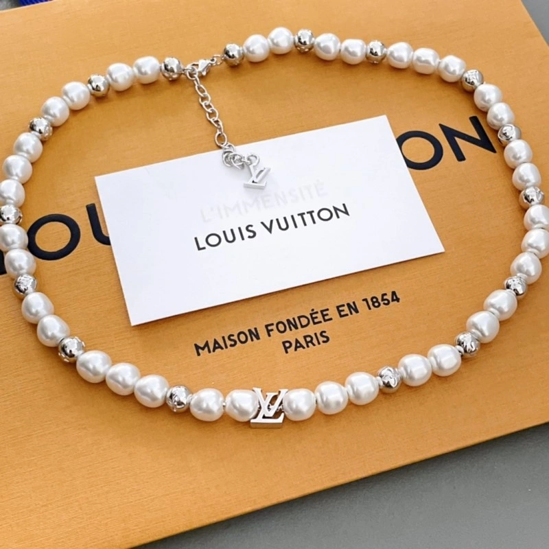 Louis Vuitton Necklaces Trendy 248477