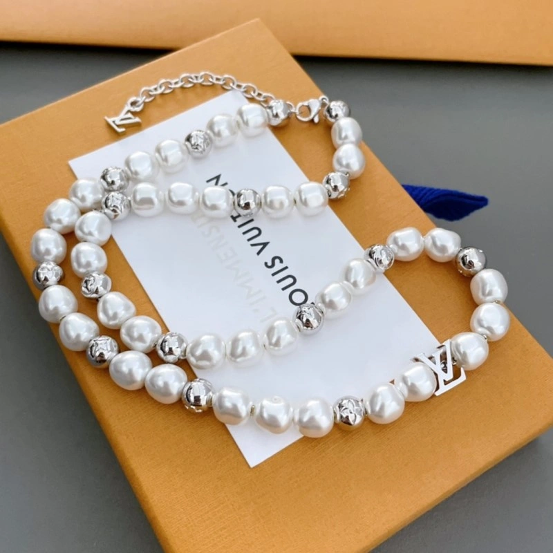 Louis Vuitton Necklaces Trendy 248477