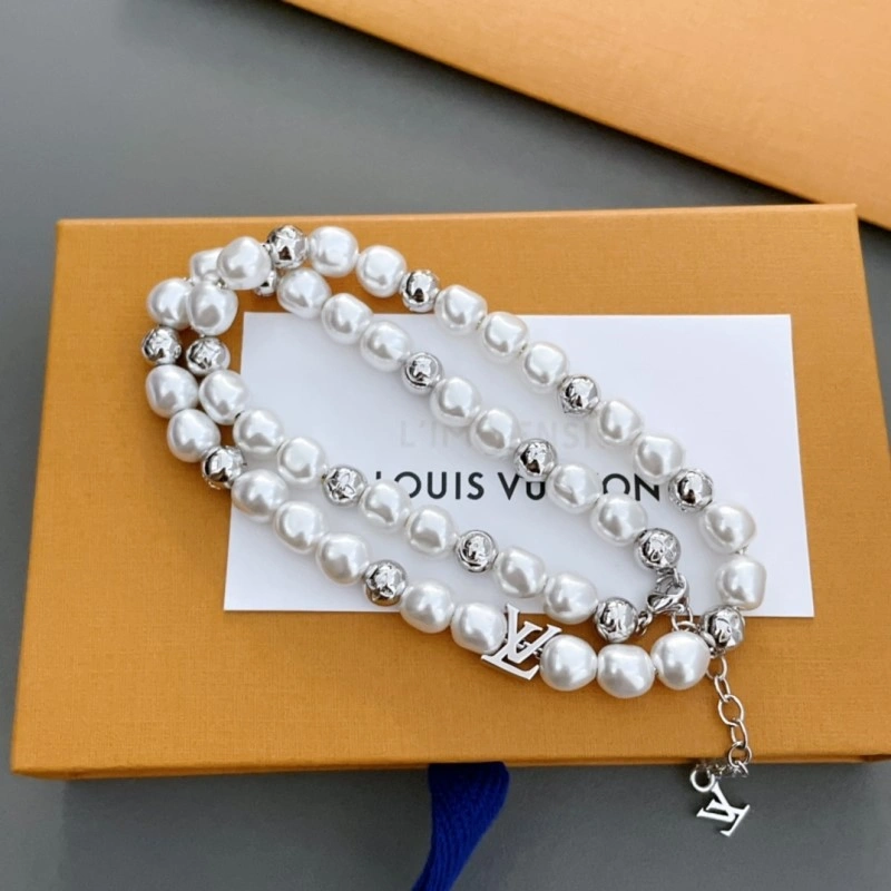 Louis Vuitton Necklaces Trendy 248477