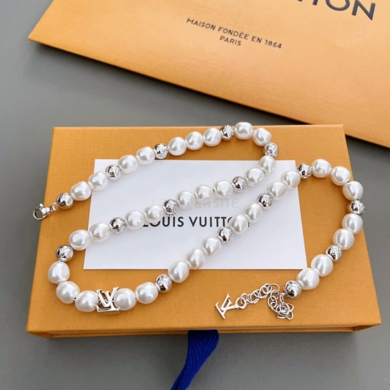 Louis Vuitton Necklaces Trendy 248477