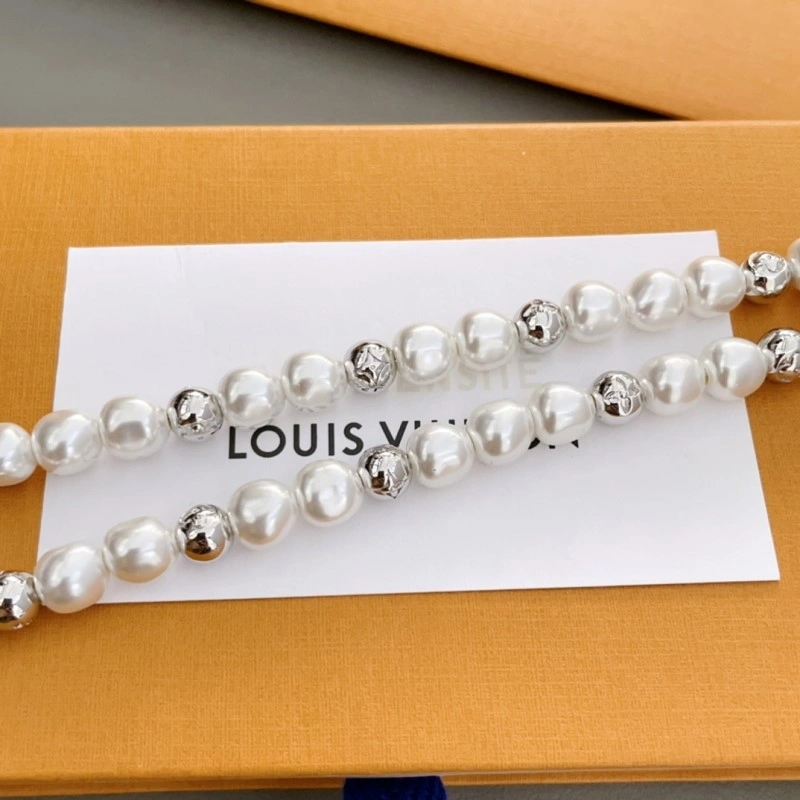 Louis Vuitton Necklaces Trendy 248477