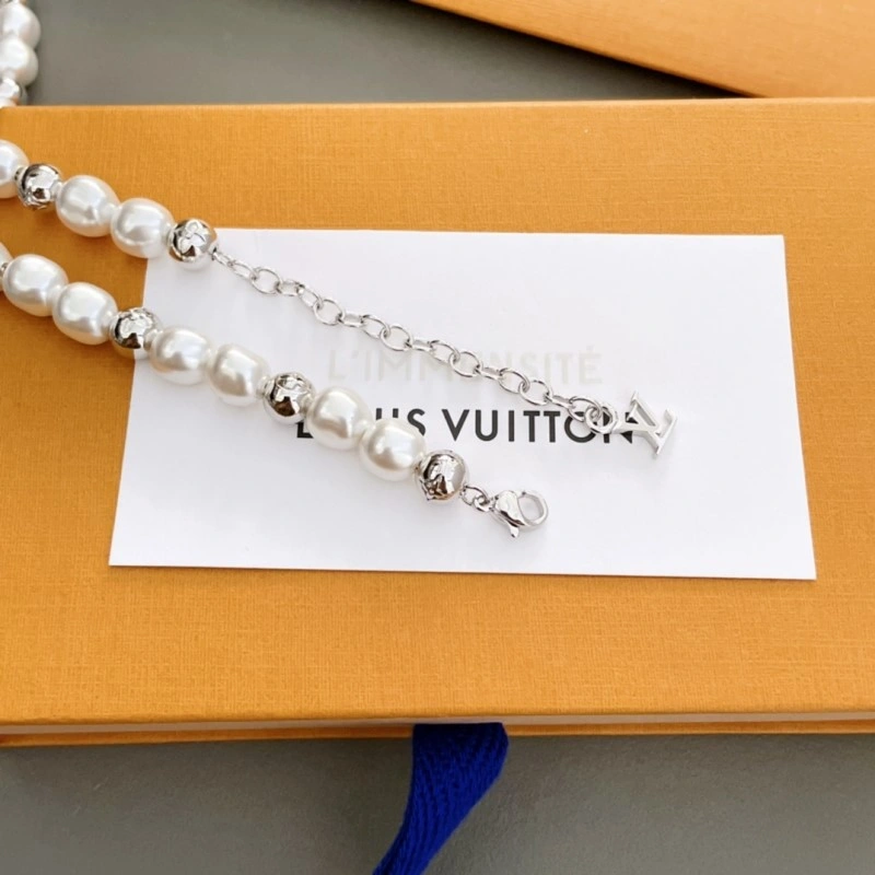 Louis Vuitton Necklaces Trendy 248477