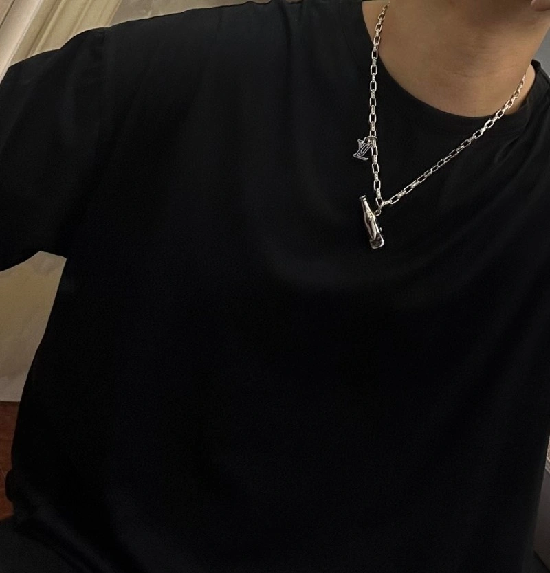HighPerformance Louis Vuitton Necklaces 248471