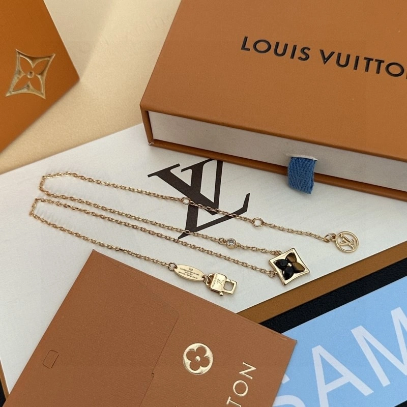 Louis Vuitton Necklaces Packable 248468