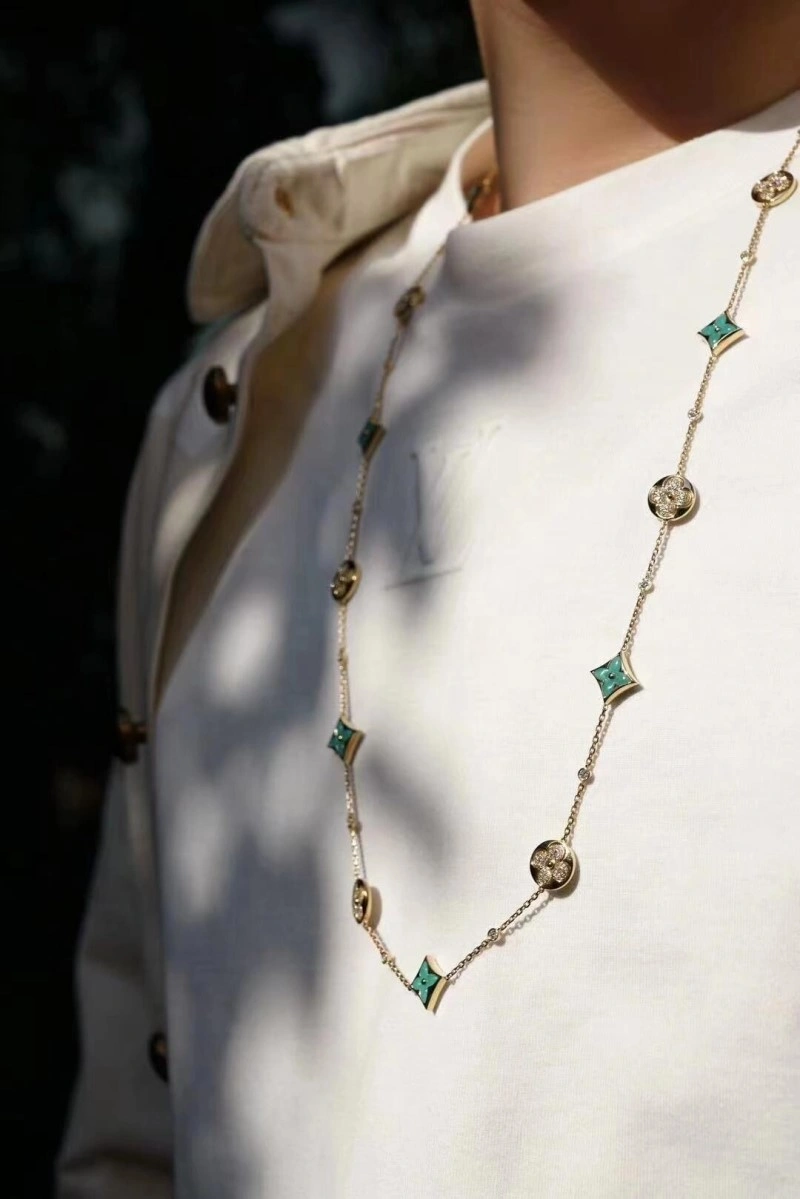 FashionForward Louis Vuitton Necklaces 248433