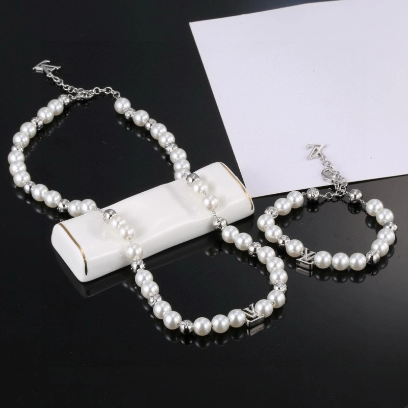 ComfortFit Louis Vuitton Necklaces 248437