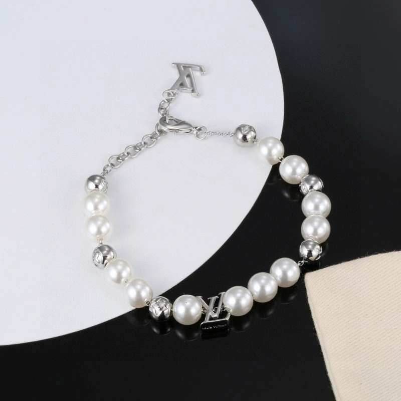 ComfortFit Louis Vuitton Necklaces 248437