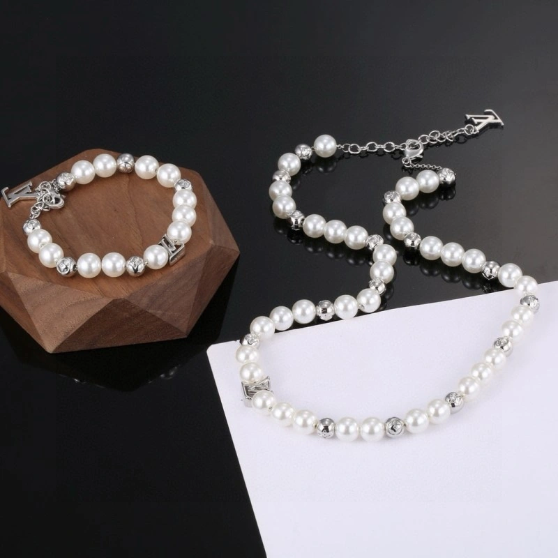 ComfortFit Louis Vuitton Necklaces 248437
