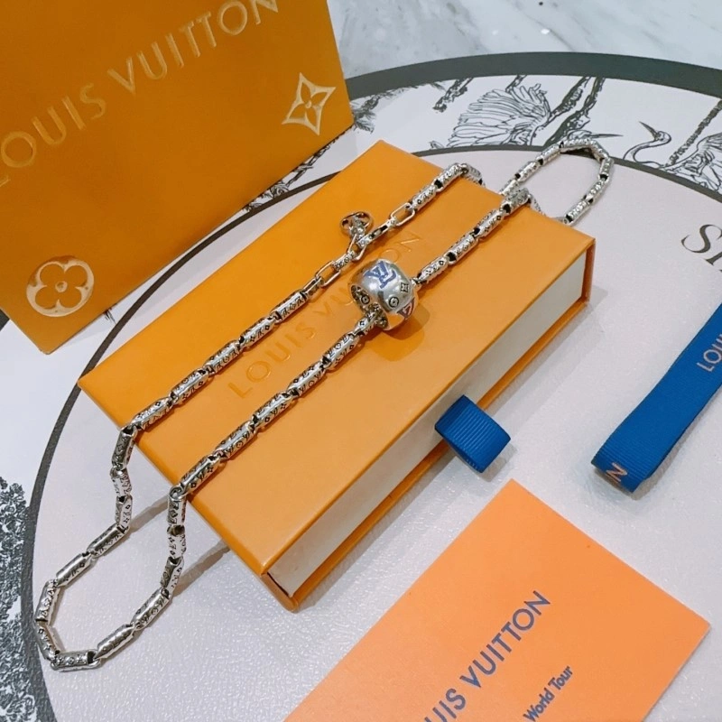 Louis Vuitton Necklaces Snug 248457