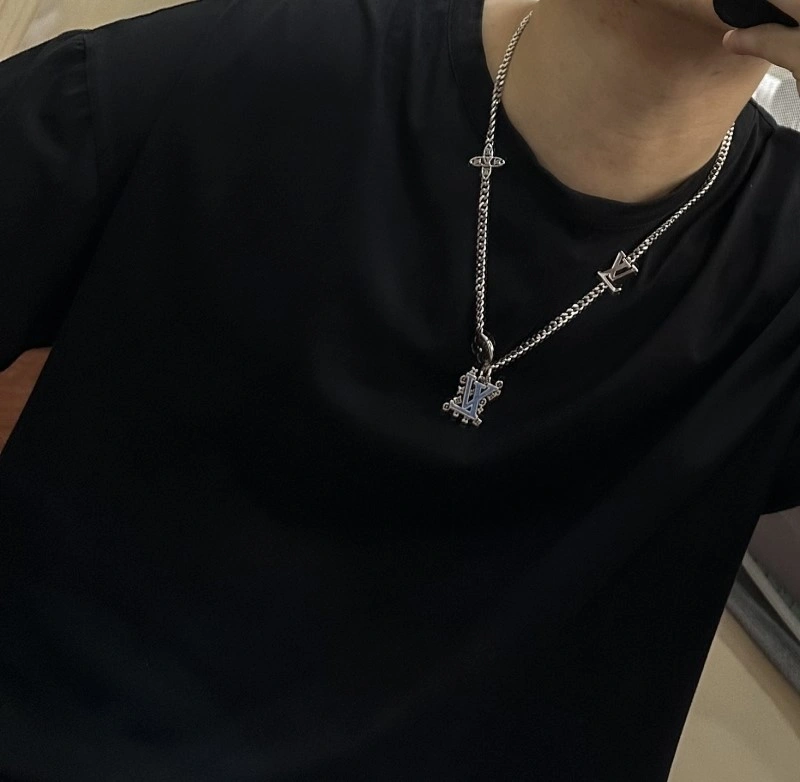Vibrant Louis Vuitton Necklaces 248446