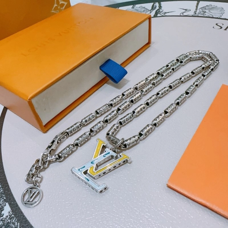 SmoothTexture Louis Vuitton Necklaces 248456