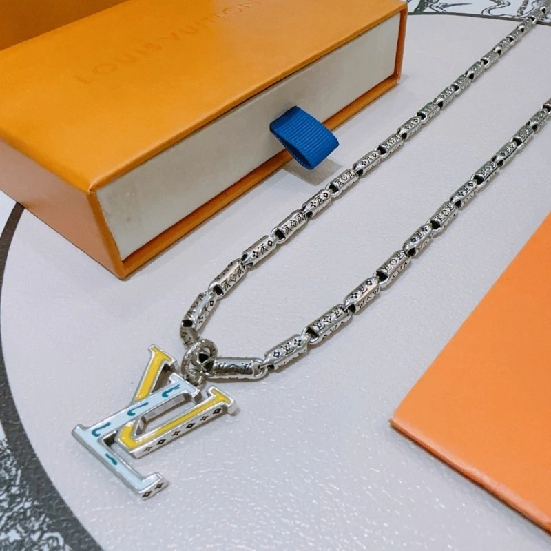SmoothTexture Louis Vuitton Necklaces 248456