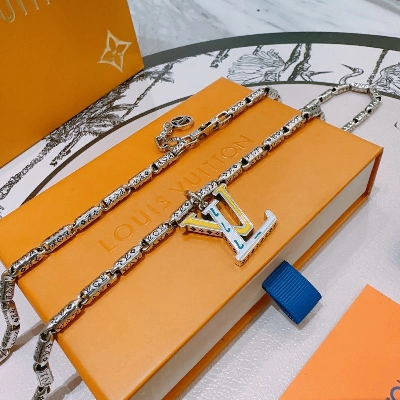 SmoothTexture Louis Vuitton Necklaces 248456