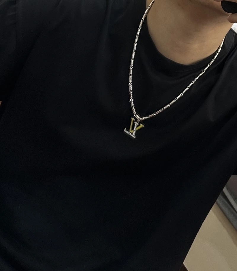 SmoothTexture Louis Vuitton Necklaces 248456