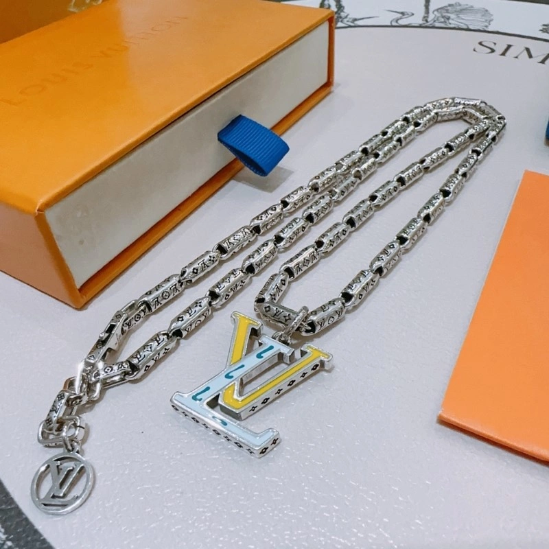 SmoothTexture Louis Vuitton Necklaces 248456