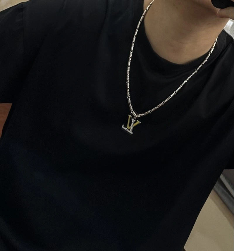 SmoothTexture Louis Vuitton Necklaces 248456