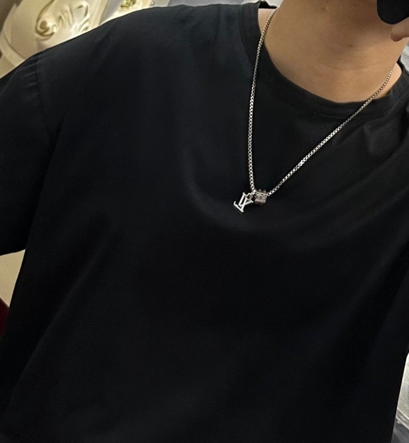 Louis Vuitton Necklaces WellDesigned 248447