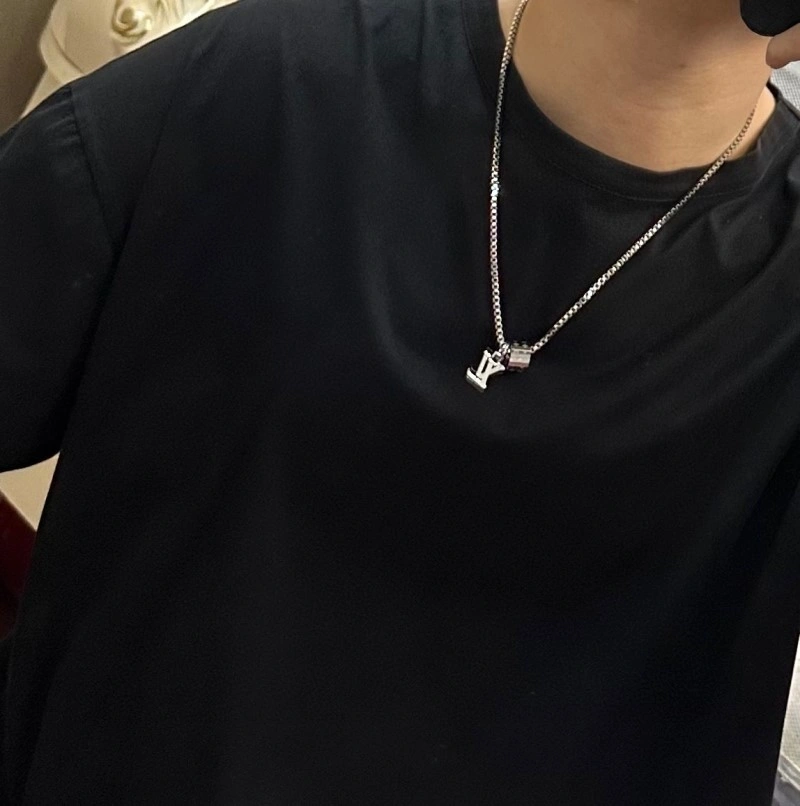 Louis Vuitton Necklaces WellDesigned 248447