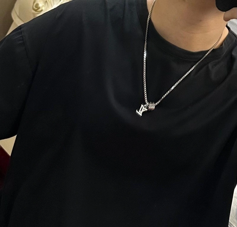 Louis Vuitton Necklaces WellDesigned 248447