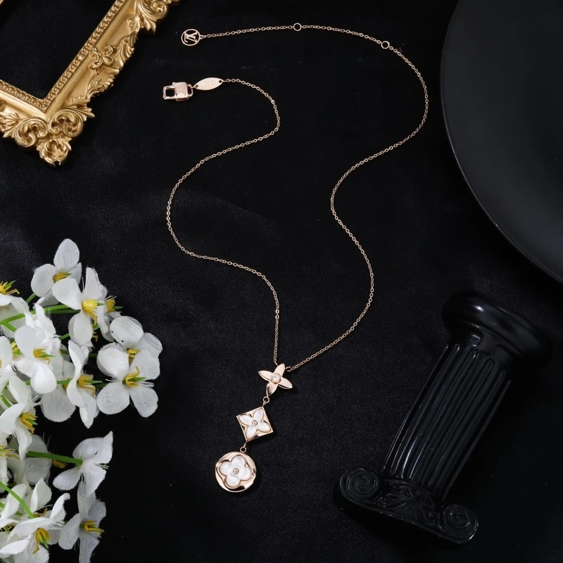 Attractive Louis Vuitton Necklaces 248436