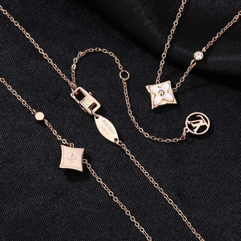 ZipUp Louis Vuitton Necklaces 248427