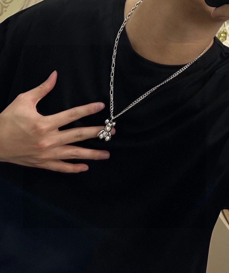 Resilient Louis Vuitton Necklaces 248418
