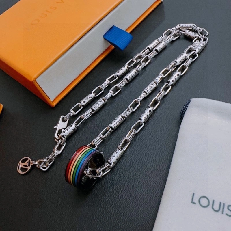 Elegant Louis Vuitton Necklaces 248415