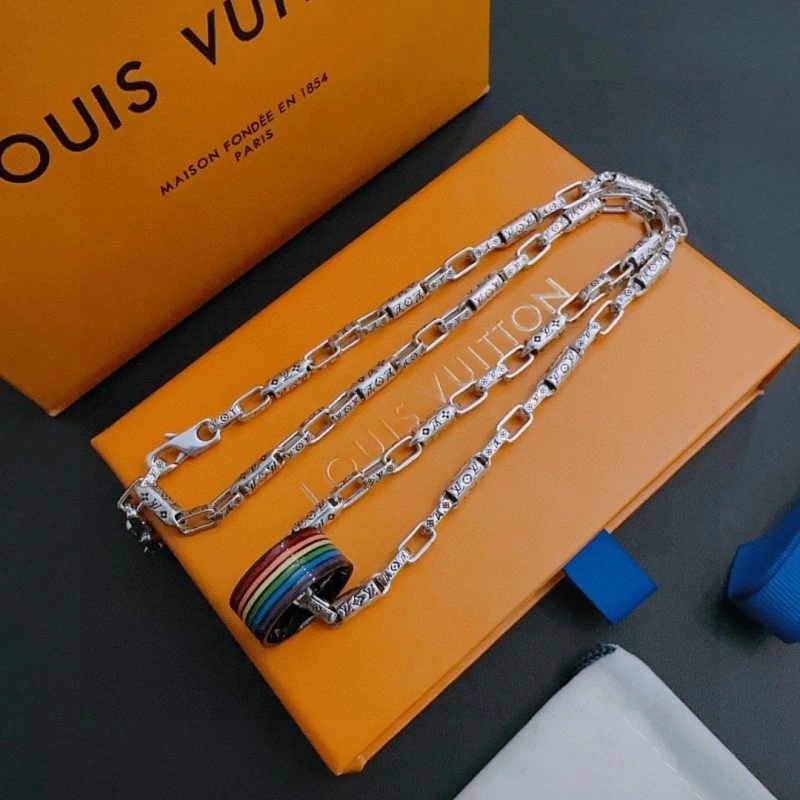 Elegant Louis Vuitton Necklaces 248415
