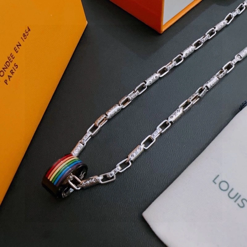 Elegant Louis Vuitton Necklaces 248415