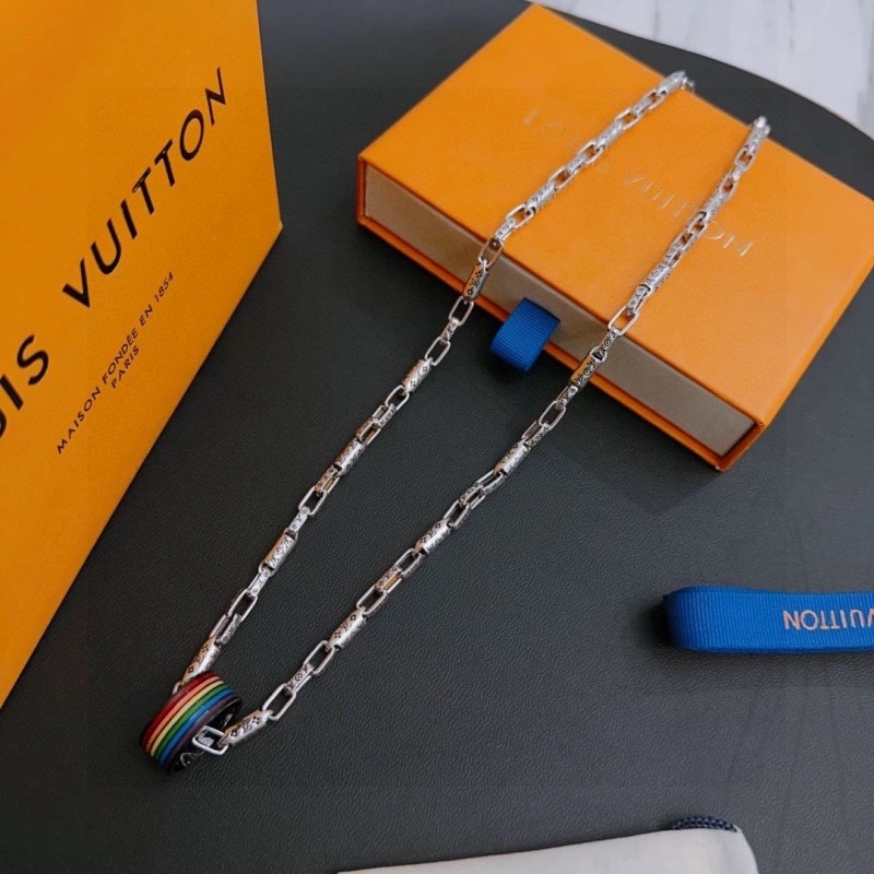 Elegant Louis Vuitton Necklaces 248415