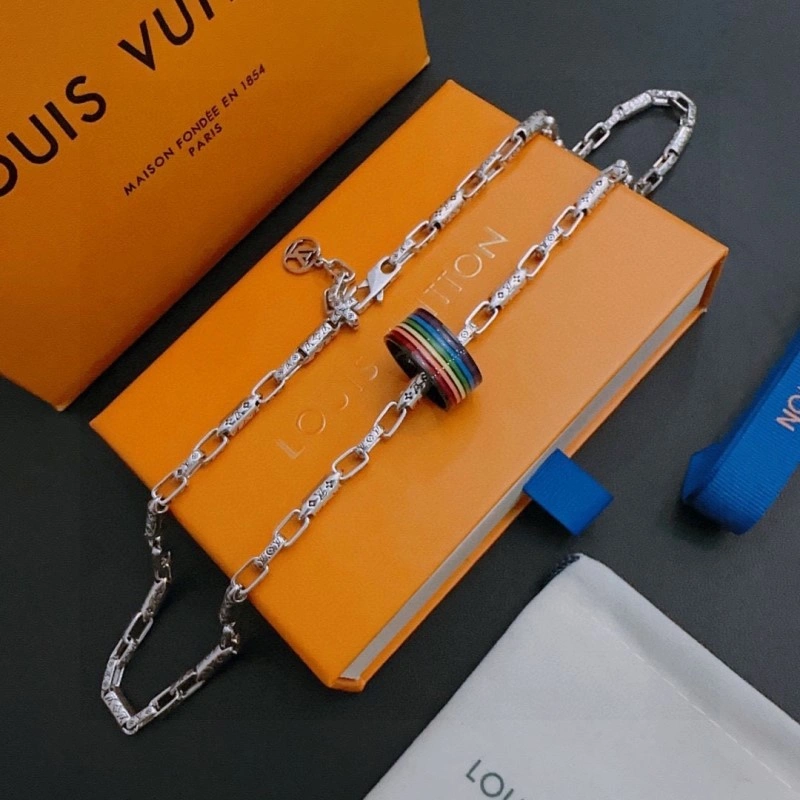 Elegant Louis Vuitton Necklaces 248415