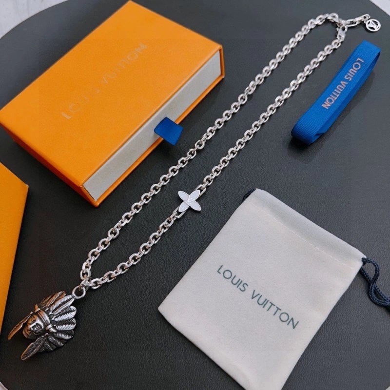 Louis Vuitton Necklaces Lightweight 248410
